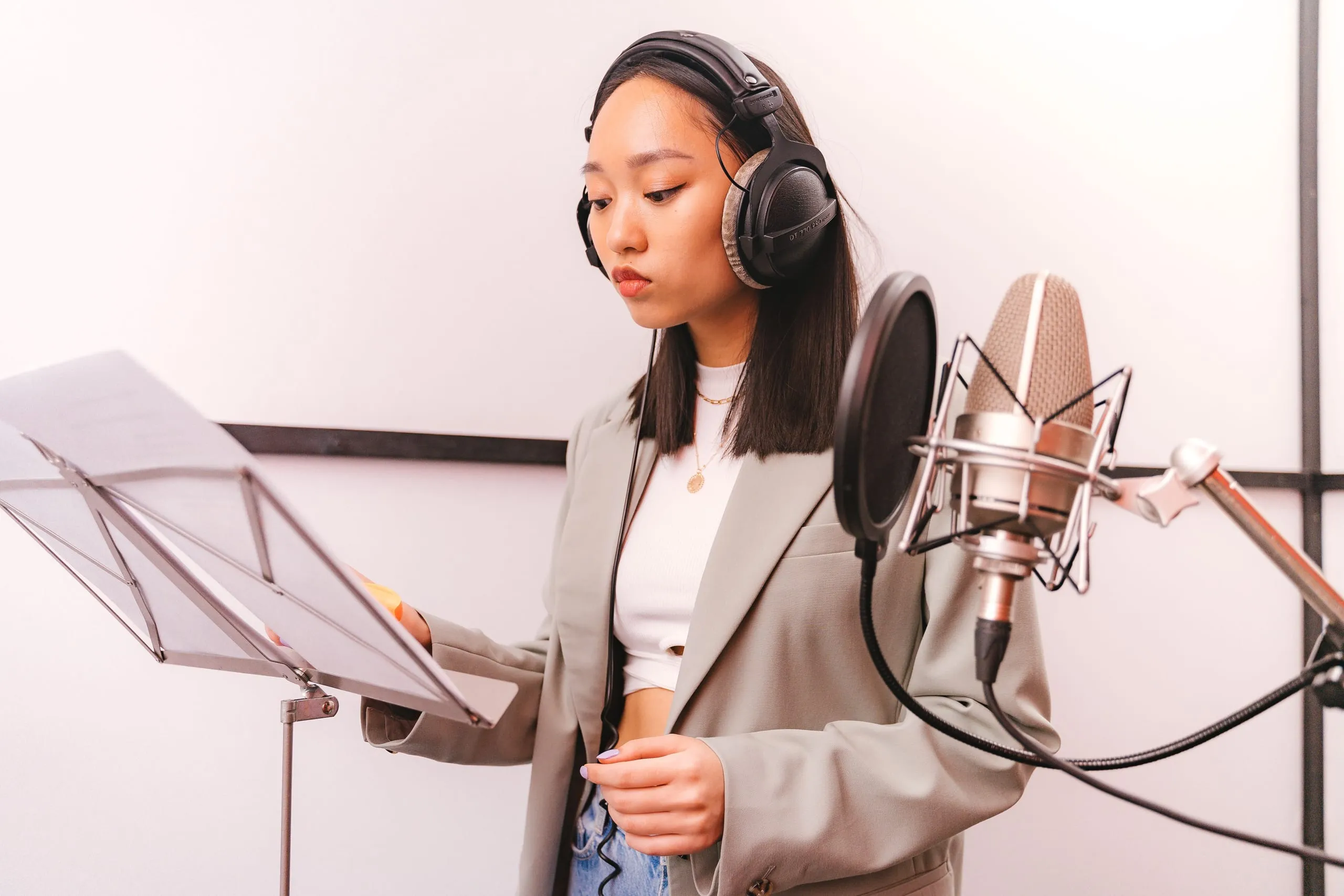Mastering Voice Overs: 23 Essential Skills Every Voice-over Artist Needs